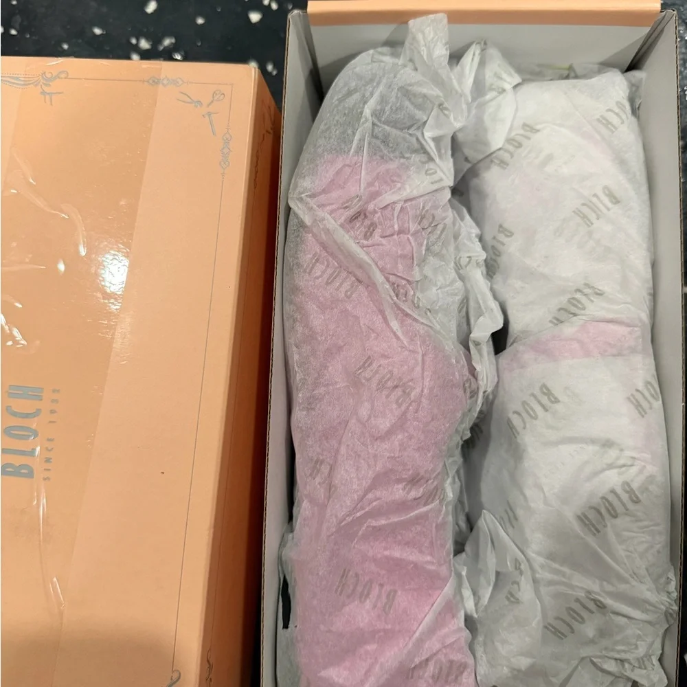 NIB Bloch Girls Cassiopeia Ballet‎ Flats Rose Pink Size 3.5 (35)